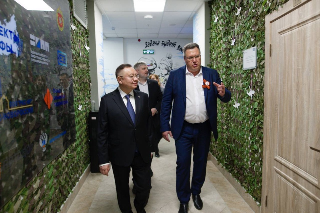 Ко Дню 80-летия Великой Победы Министр строительства и ЖКХ РФ Ирек Файзуллин открыл тематический музей Минстроя России