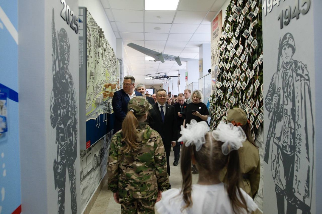 Ко Дню 80-летия Великой Победы Министр строительства и ЖКХ РФ Ирек Файзуллин открыл тематический музей Минстроя России