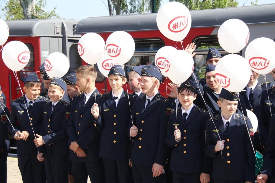 Сегодня в Донецке после трехлетнего перерыва вновь открылась детская железная дорога