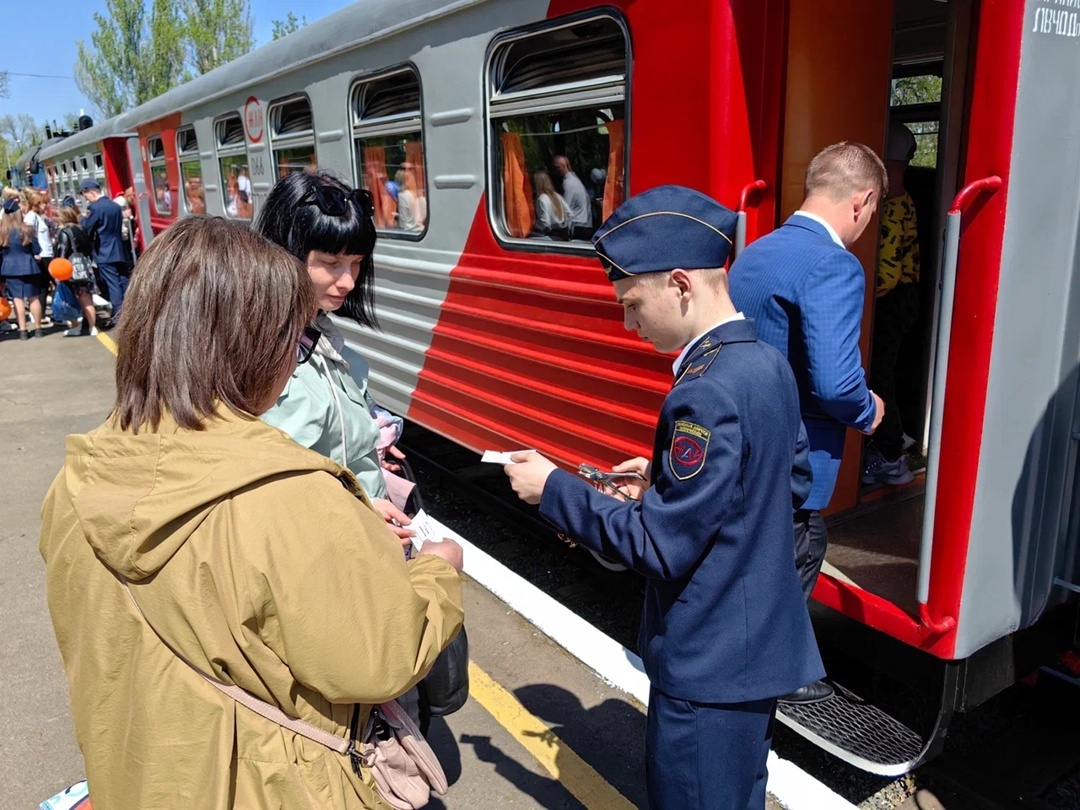 Сегодня в Донецке после трехлетнего перерыва вновь открылась детская железная дорога