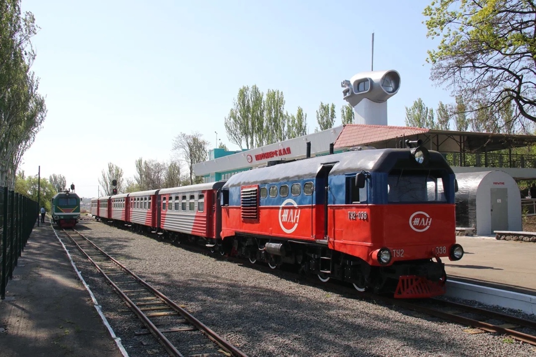 Сегодня в Донецке после трехлетнего перерыва вновь открылась детская железная дорога