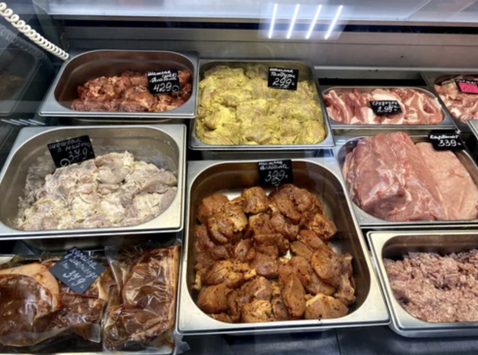 По оценкам оператора онлайн-касс АТОЛ на основе обезличенных данных продаж по 20,8 млн чеков за январь-апрель 2024-го и 2025 годов, на заготовки из курицы для…