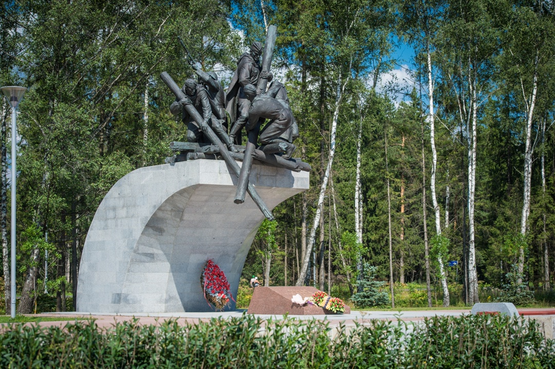 Марат Хуснуллин: Дорожники ко Дню Победы благоустроили территории у памятников