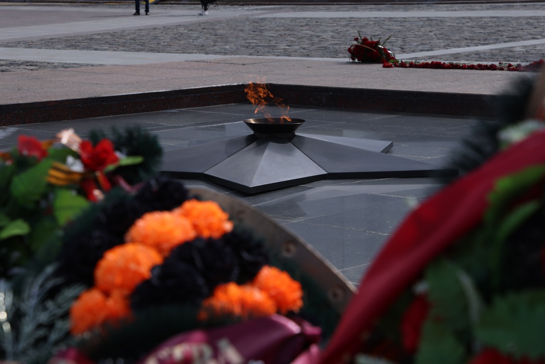 Александр Новак почтил память героев Великой Победы и отметил вклад энергетиков в историю страны