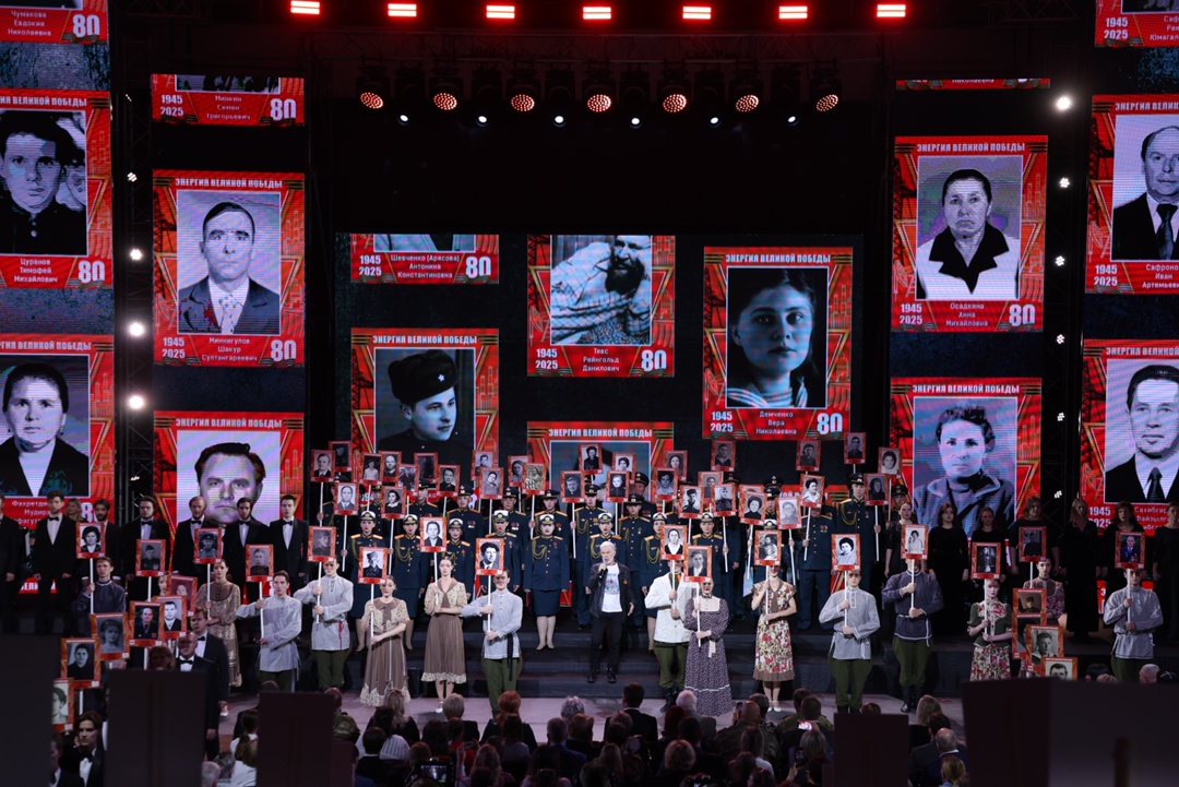 Александр Новак почтил память героев Великой Победы и отметил вклад энергетиков в историю страны