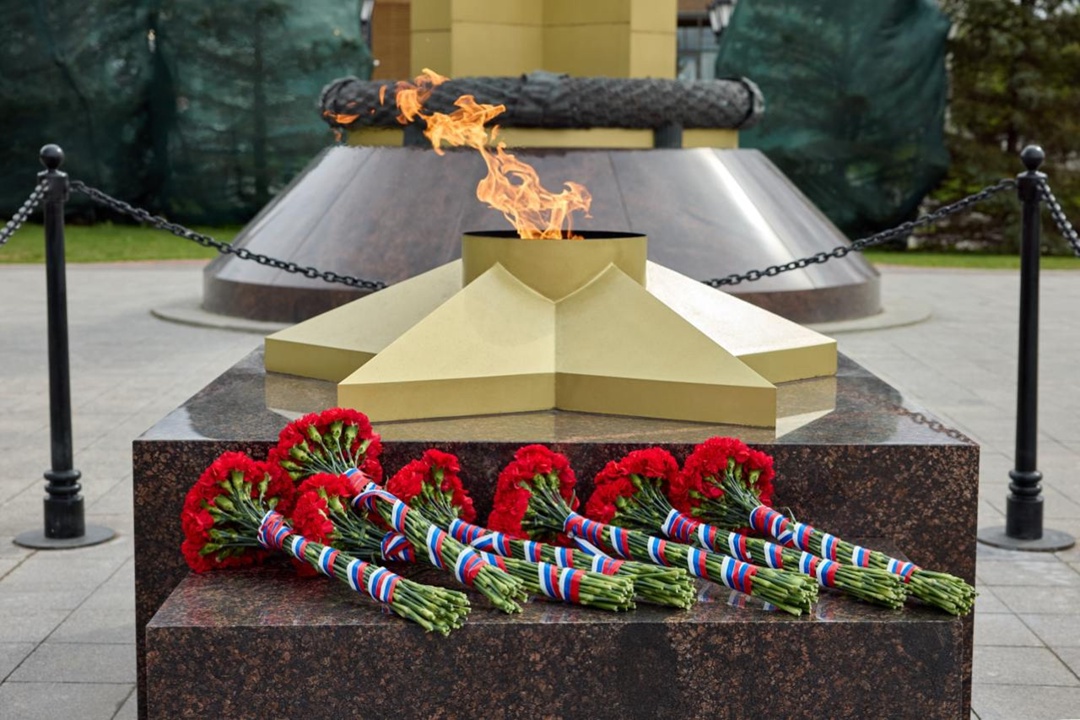 Петр Конюшенко возложил цветы к мемориалу воинам — энергетикам в Туле