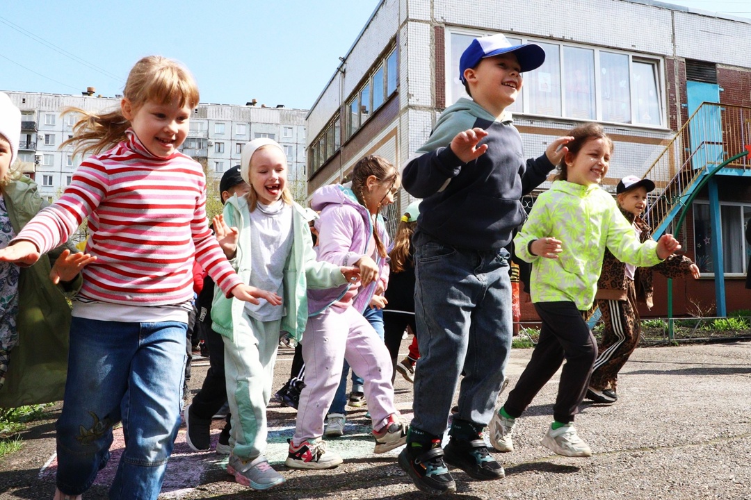 Домики для пернатых У нас есть добрая весенняя традиция – мастерить и развешивать скворечники