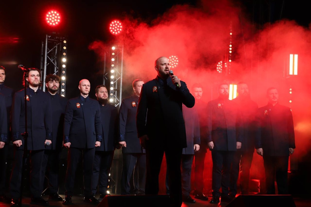 Песни Победы в столице Делимся кадрами выступления Хора Сретенского монастыря на Воробьёвых горах в Москве, и рады сообщить, что уже завтра, 6 мая концерт при…