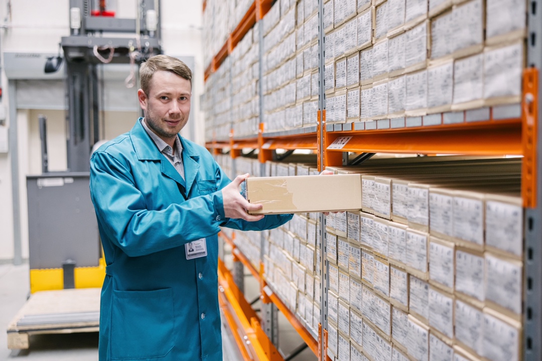 Майский понедельник начинаем с заведующим лаборатории петрофизики и петрографии «ТатНИПИнефти» Алмазом Мингазутдиновым: