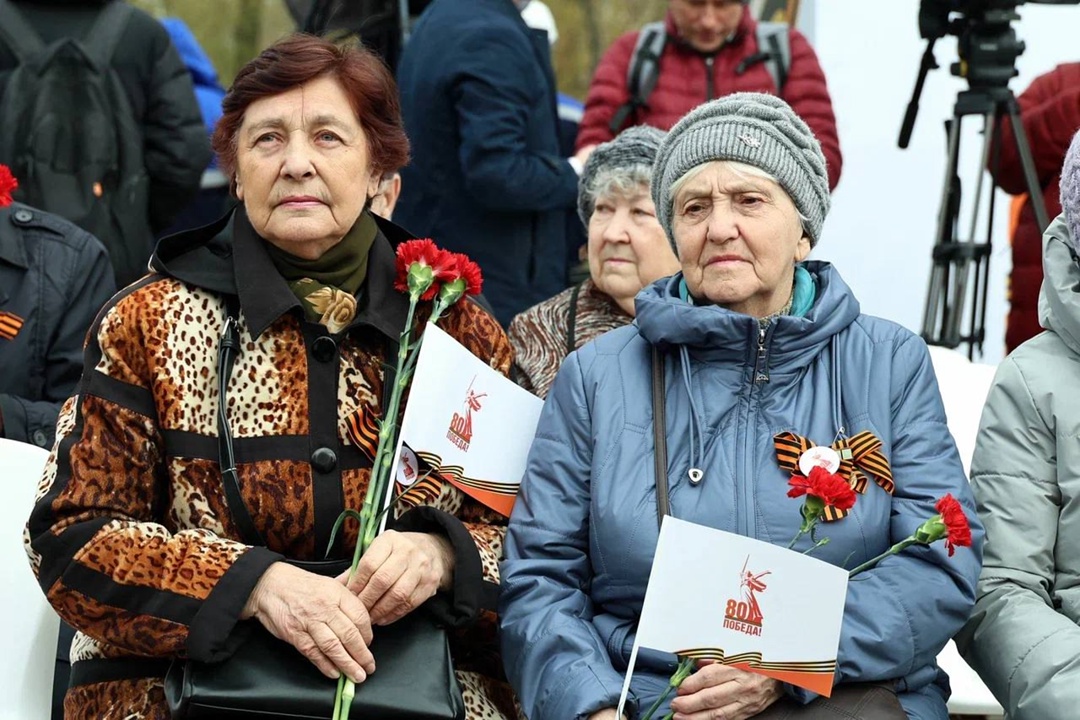 80 Вечных огней зажглись сегодня в восьми федеральных округах России в рамках Всероссийской акции «Храним огонь Победы», реализуемой ПАО «Газпром» при…