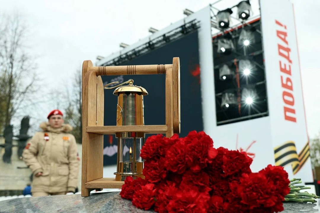 80 Вечных огней зажглись сегодня в восьми федеральных округах России в рамках Всероссийской акции «Храним огонь Победы», реализуемой ПАО «Газпром» при…