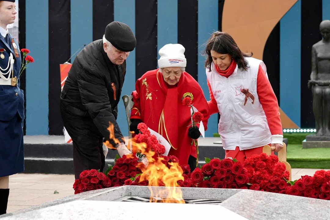 80 Вечных огней зажглись сегодня в восьми федеральных округах России в рамках Всероссийской акции «Храним огонь Победы», реализуемой ПАО «Газпром» при…