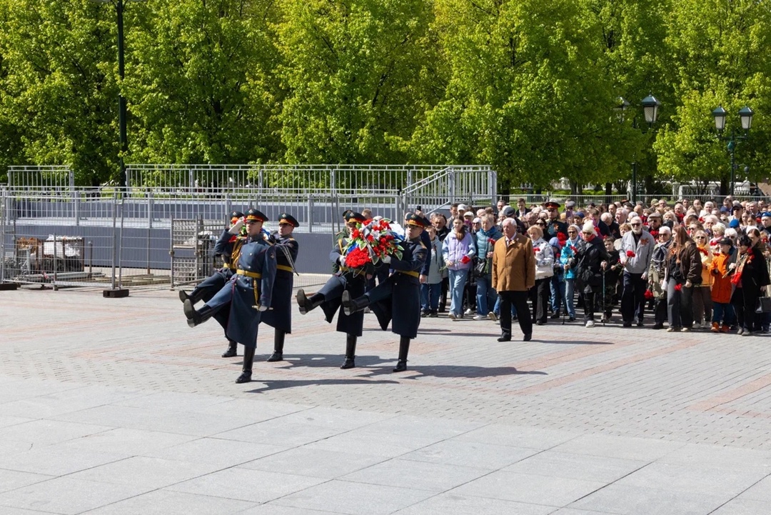 Делегация Минэнерго возложила цветы в честь Дня Победы