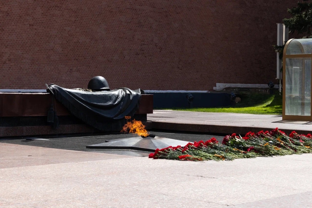 Делегация Минэнерго возложила цветы в честь Дня Победы