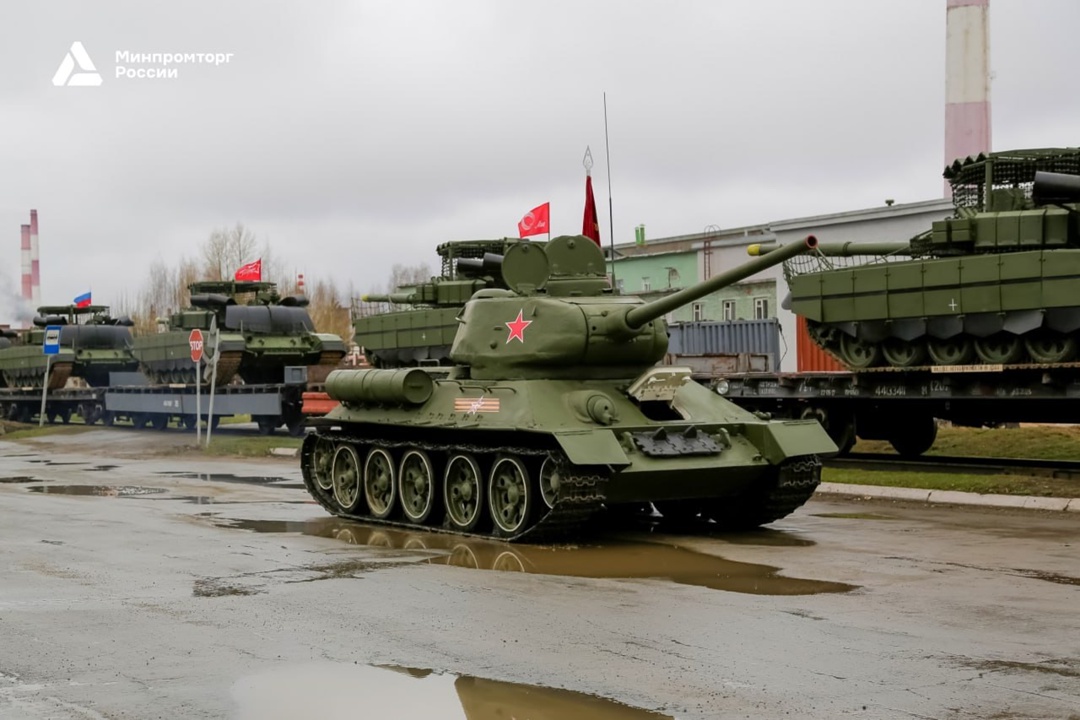 Танк Победы Т-34-85 проводил очередные партии машин Т-72Б3М и Т-90М «Прорыв» в войска российской армии
