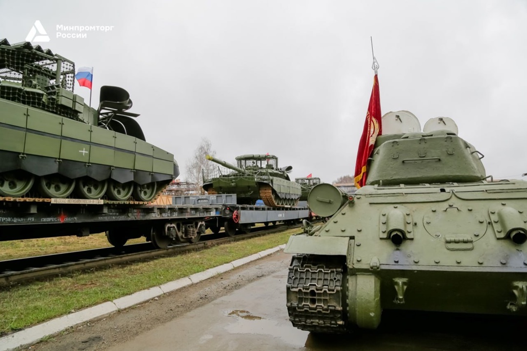 Танк Победы Т-34-85 проводил очередные партии машин Т-72Б3М и Т-90М «Прорыв» в войска российской армии