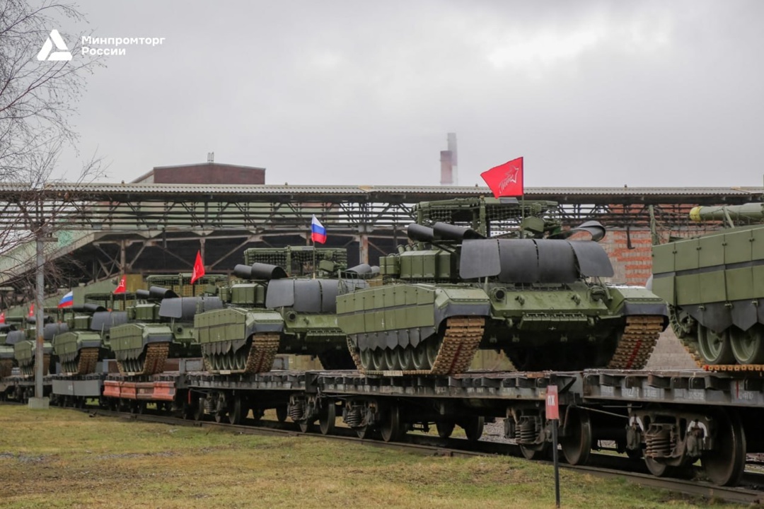 Танк Победы Т-34-85 проводил очередные партии машин Т-72Б3М и Т-90М «Прорыв» в войска российской армии