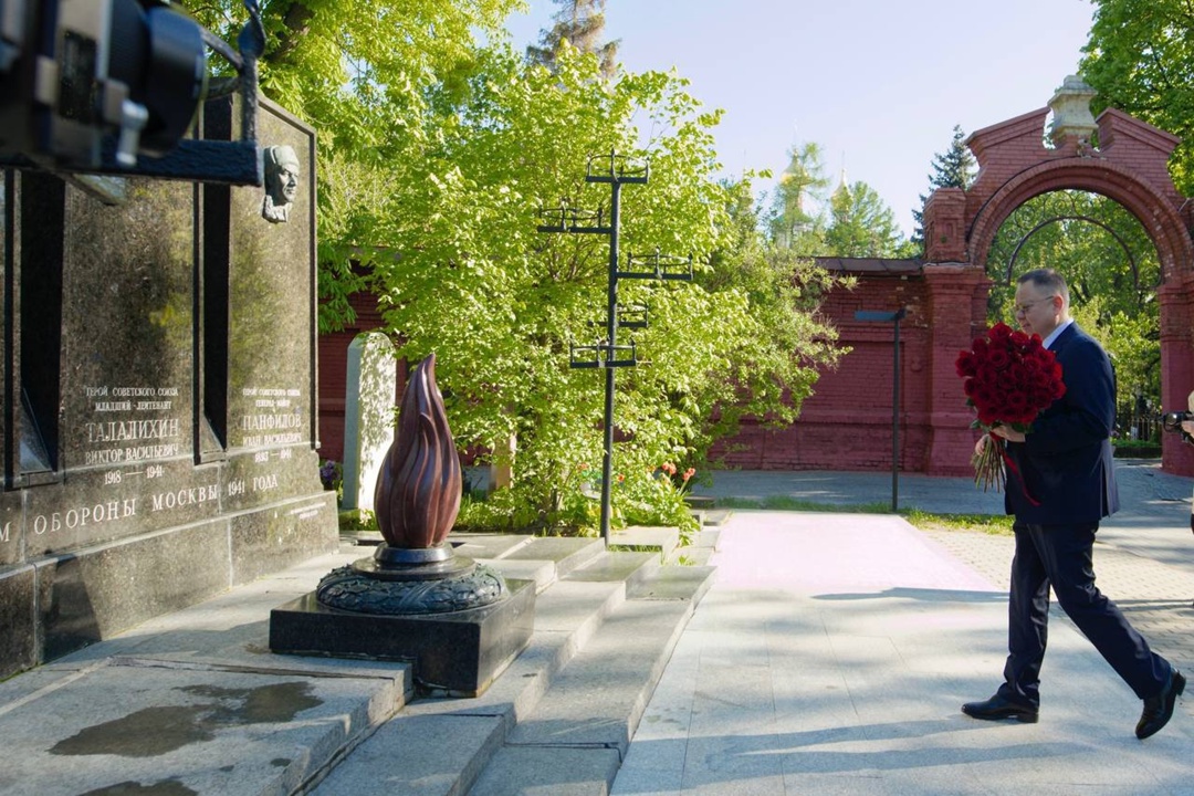 В преддверии 80-й годовщины Великой Победы Министр строительства и ЖКХ РФ Ирек Файзуллин почтил память защитников, сражавшихся за Родину в Великой…