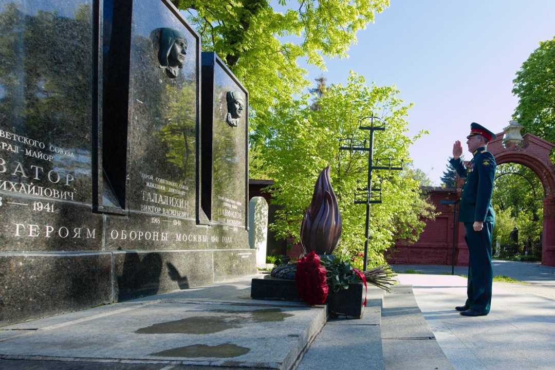 В преддверии 80-й годовщины Великой Победы Министр строительства и ЖКХ РФ Ирек Файзуллин почтил память защитников, сражавшихся за Родину в Великой…