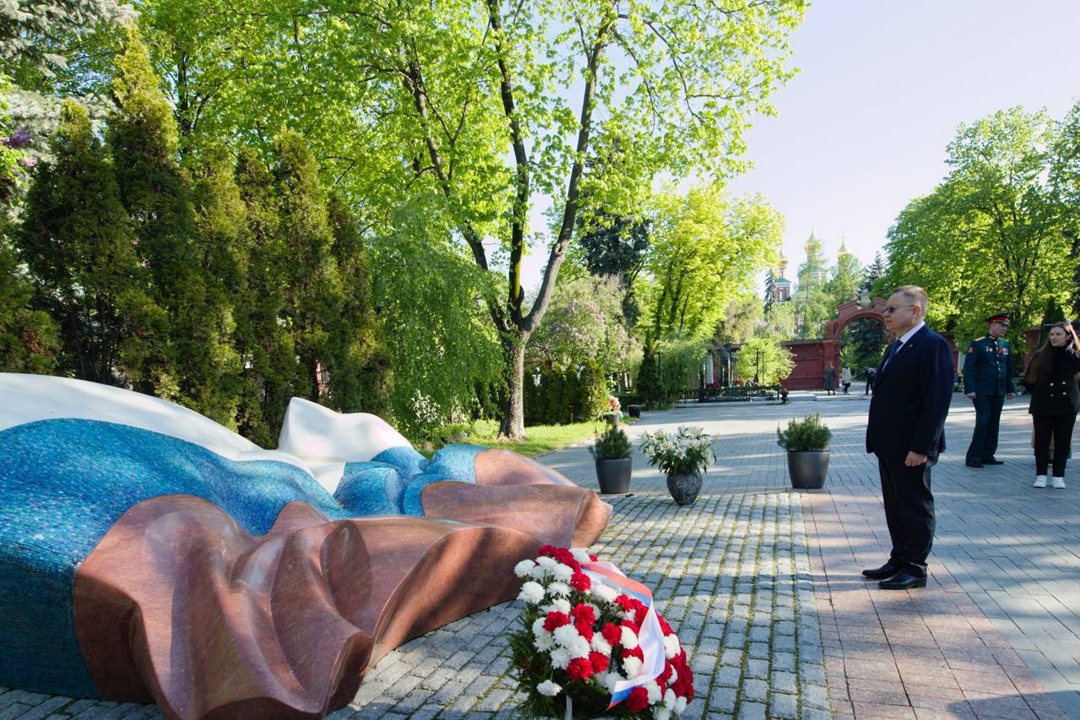 В преддверии 80-й годовщины Великой Победы Министр строительства и ЖКХ РФ Ирек Файзуллин почтил память защитников, сражавшихся за Родину в Великой…