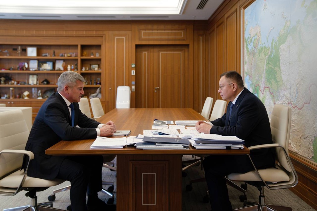 Министр строительства и ЖКХ РФ Ирек Файзуллин провел совещание по вопросу совершенствования строительства гражданских и военных объектов