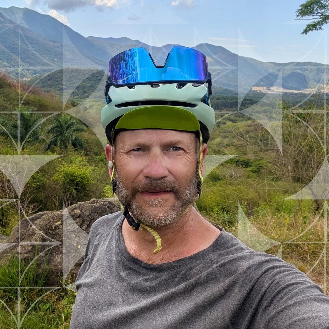 Сегодня вновь мы расскажем о Борисе Петухове, который работает на Братском алюминиевом заводе и известен своей любовью к путешествиям