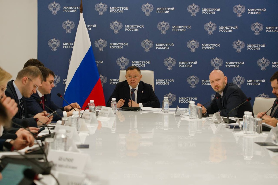 Глава Минстроя России Ирек Файзуллин провел еженедельное совместное совещание с регионами и главными распорядителями бюджетных средств (ГРБС)