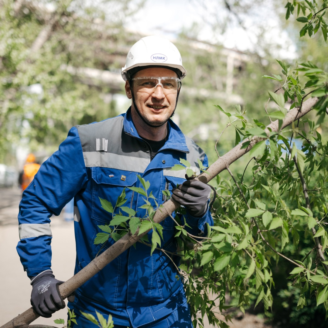 На НЛМК завершилась большая весенняя уборка в рамках акции «Территория чистоты»
