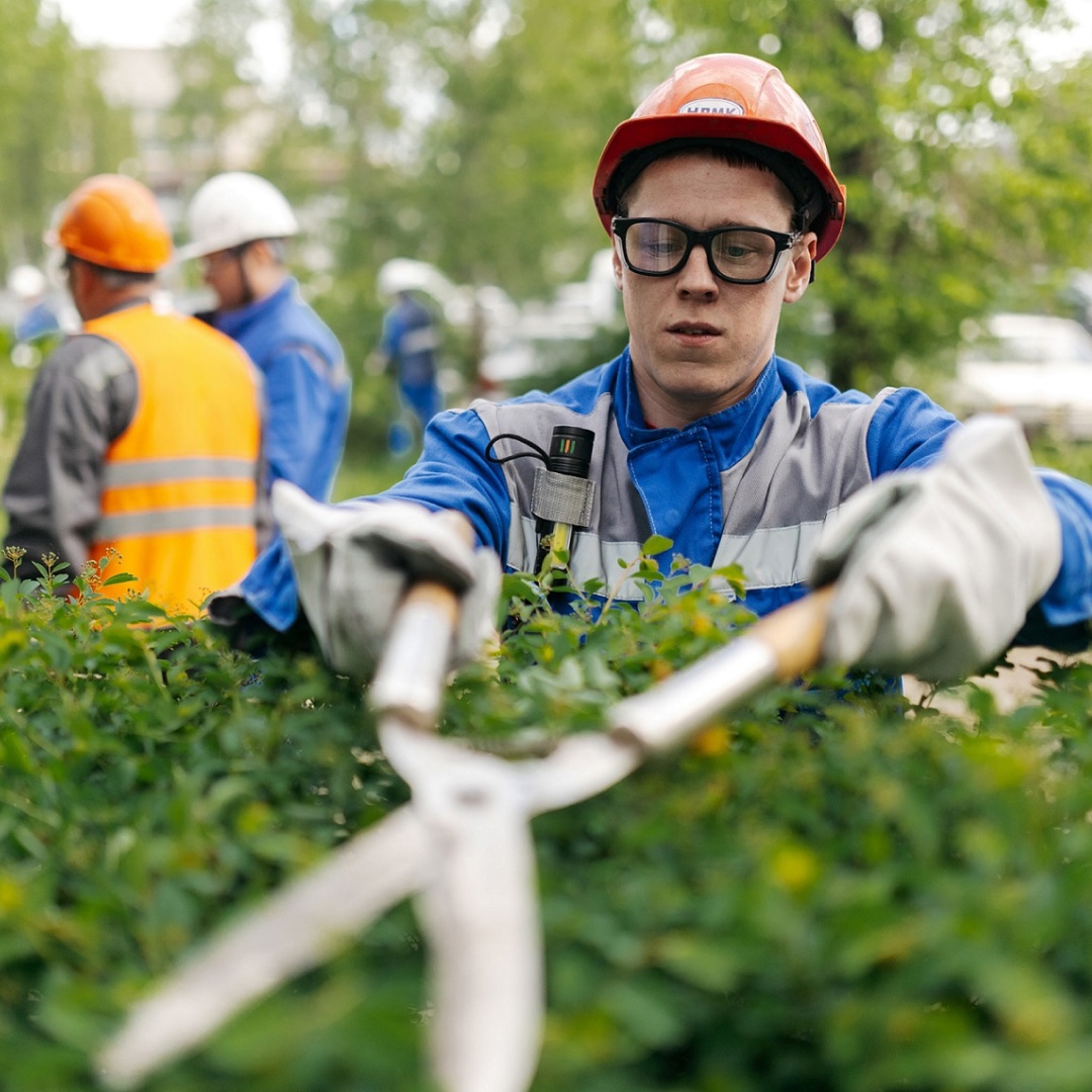 На НЛМК завершилась большая весенняя уборка в рамках акции «Территория чистоты»