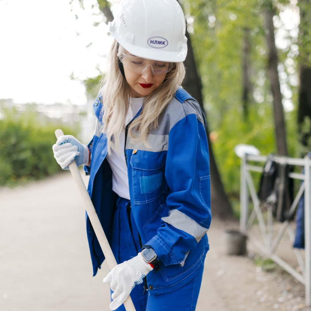 На НЛМК завершилась большая весенняя уборка в рамках акции «Территория чистоты»