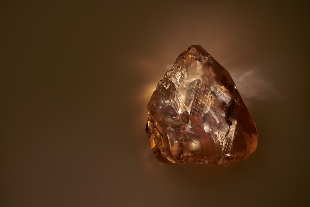 АЛРОСА добыла крупнейший ювелирный алмаз в истории России