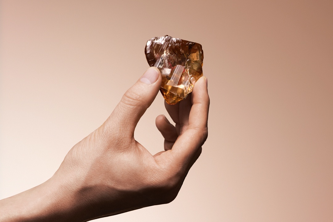 АЛРОСА добыла крупнейший ювелирный алмаз в истории России