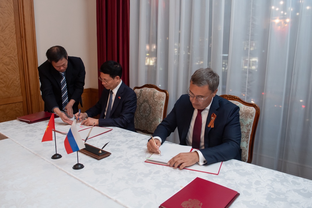 Россия и Вьетнам подписали соглашение о создании Пушкинского центра в Ханое