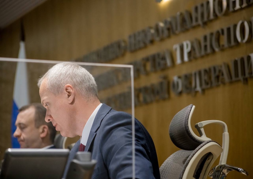 Команда Минтранса России в ситуационном центре доложила главе ведомства Роману Старовойту о положении дел на всех видах транспорта