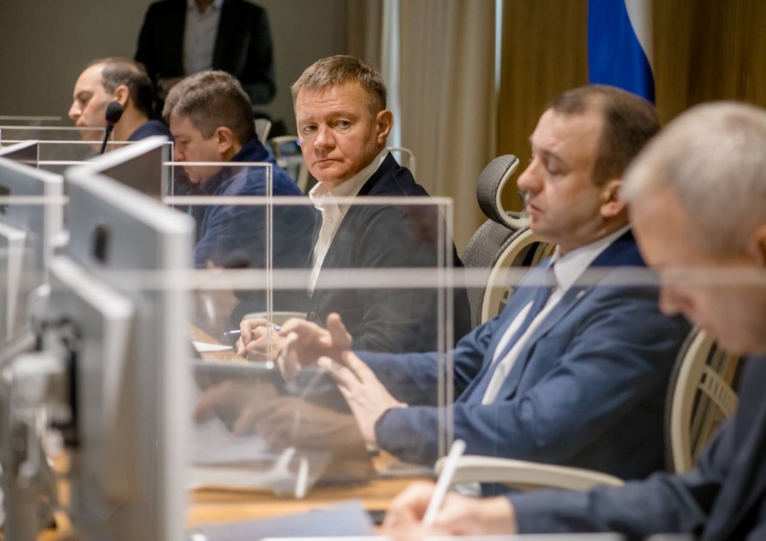 Команда Минтранса России в ситуационном центре доложила главе ведомства Роману Старовойту о положении дел на всех видах транспорта