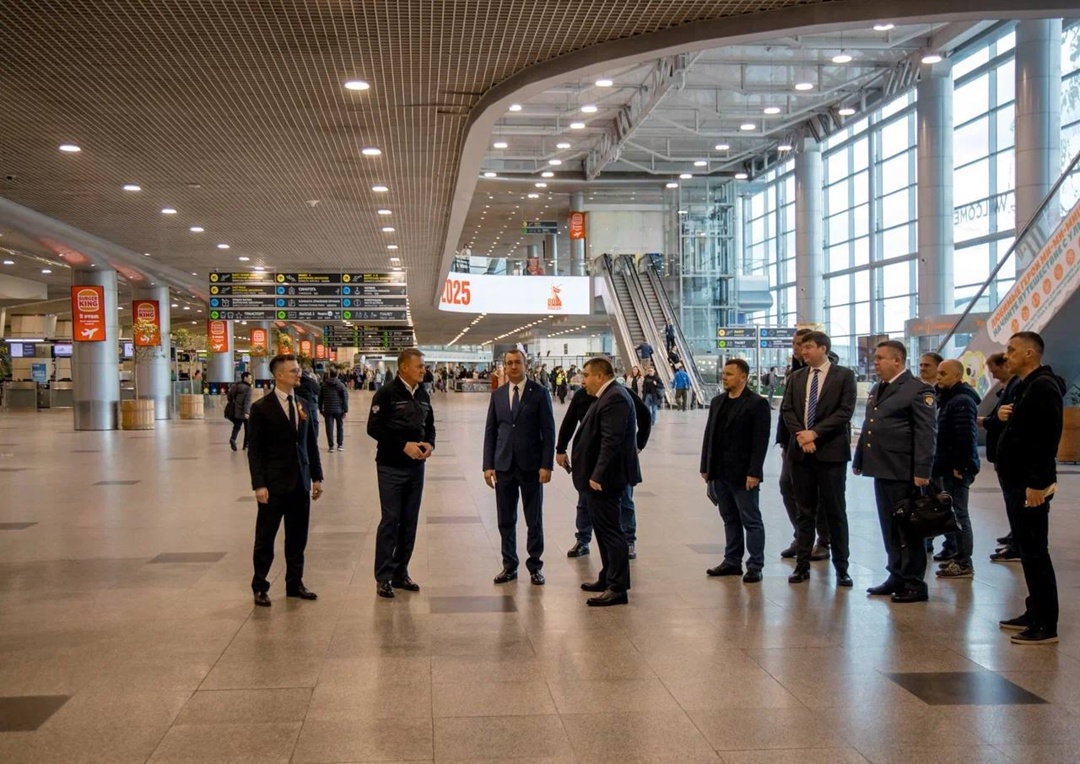 Следом команда Минтранса прибыла в аэропорт Домодедово