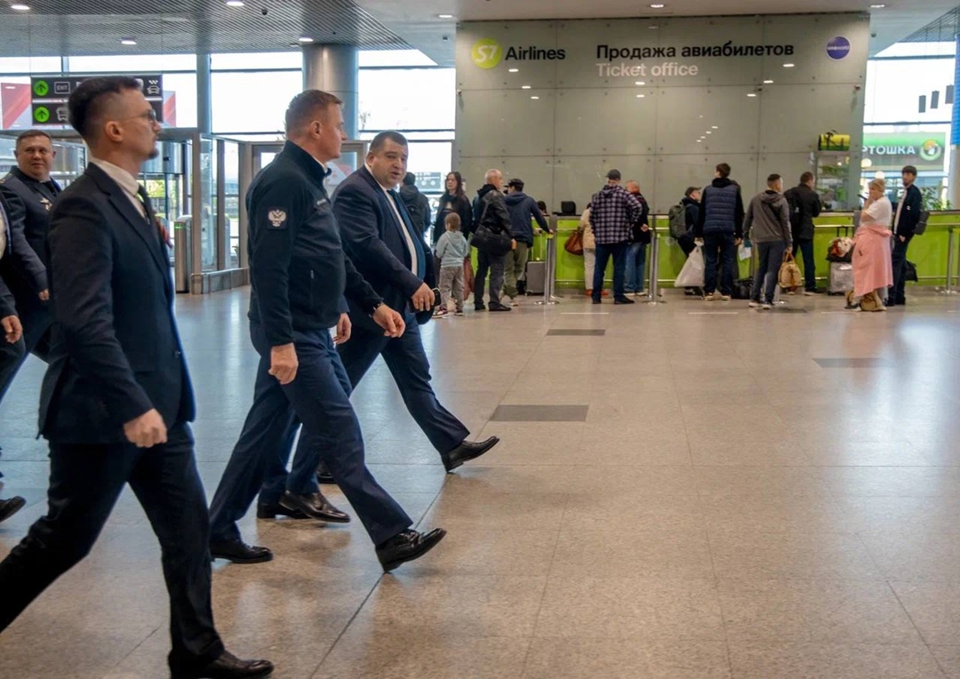 Следом команда Минтранса прибыла в аэропорт Домодедово