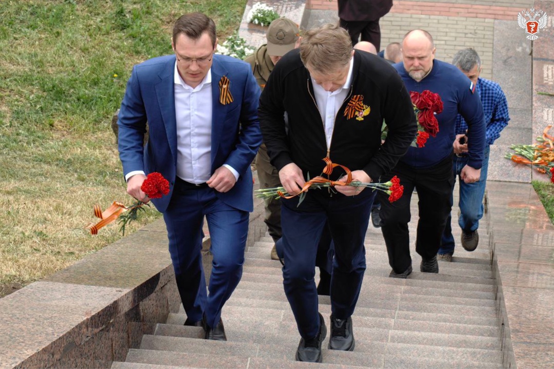 Михаил Мурашко возложил цветы к памятнику жертвам фашизма в ДНР