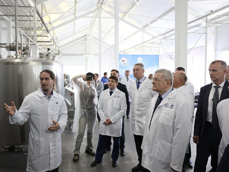 Молочный комбинат «Ставропольский» открыл первое в России производство лактулозы — пребиотика, который применяют в медицине, детском питании и ветеринарии, а…