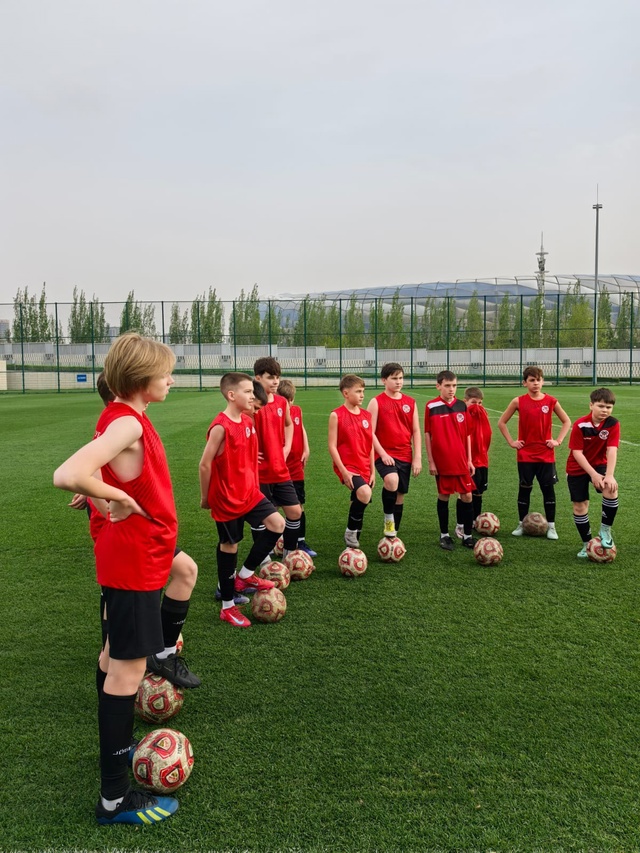 Юные футболисты Свободненской команды «Метеор», среди которых дети работников Амурского ГПЗ, приняли участие в международном турнире в Даляне.