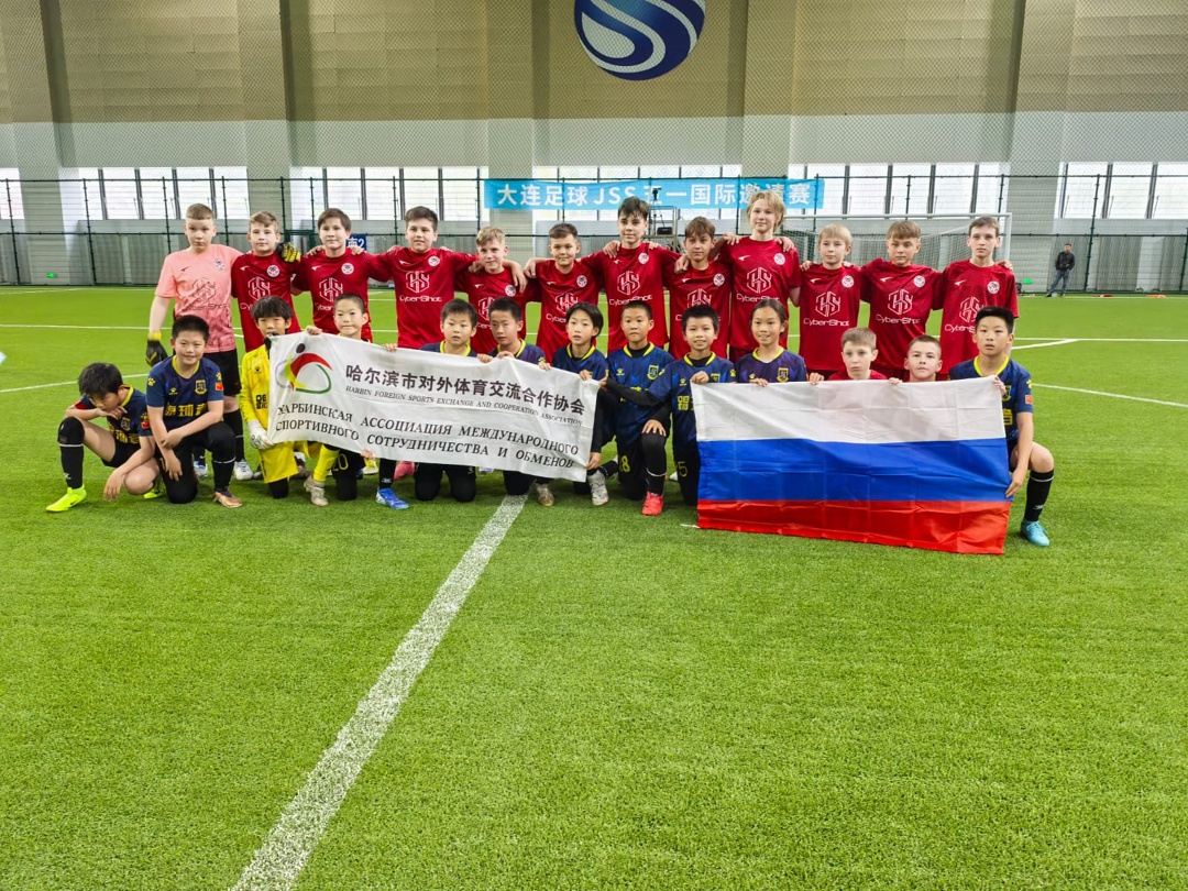 Юные футболисты Свободненской команды «Метеор», среди которых дети работников Амурского ГПЗ, приняли участие в международном турнире в Даляне.