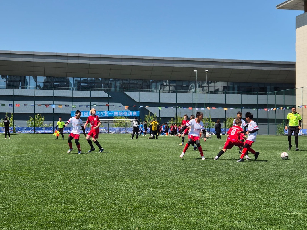 Юные футболисты Свободненской команды «Метеор», среди которых дети работников Амурского ГПЗ, приняли участие в международном турнире в Даляне.