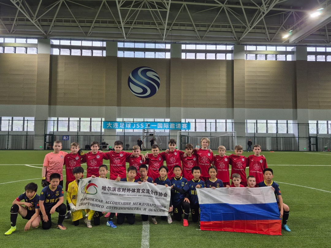 Юные футболисты Свободненской команды «Метеор», среди которых дети работников Амурского ГПЗ, приняли участие в международном турнире в Даляне.