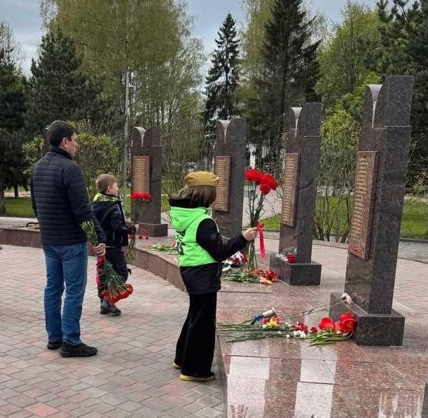 ️ Минстрой России почтил память героев Великой Отечественной войны