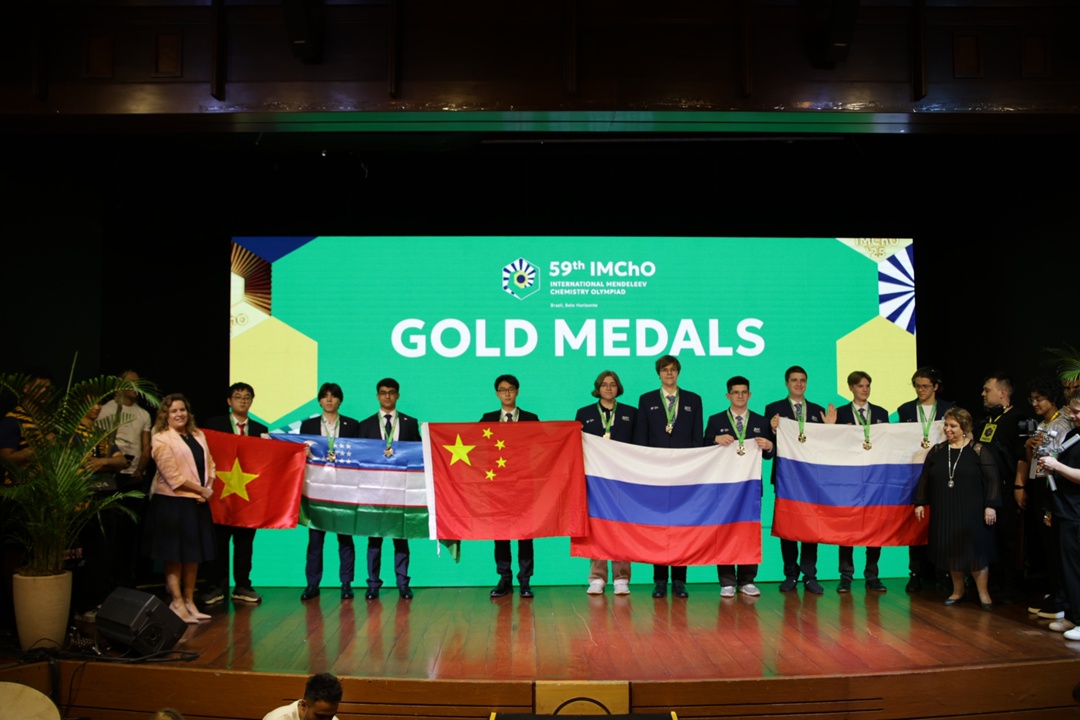 Дмитрий Чернышенко и Сергей Кравцов поздравили российских учеников с победой на 59-й Международной Менделеевской олимпиаде школьников по химии