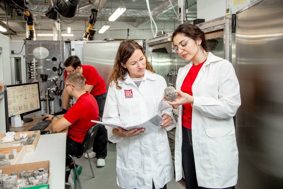 Инновации в цифровизации ЛУКОЙЛ объединил опыт и знания специалистов из пяти городов на платформе Центра лабораторно-исследовательских работ.