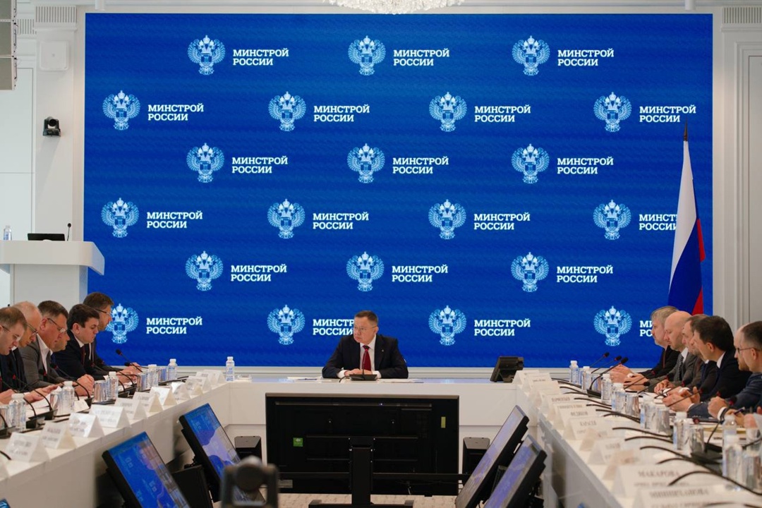 В Минстрое России прошло еженедельное оперативное совещание под председательством Министра строительства и ЖКХ РФ Ирека Файзуллина