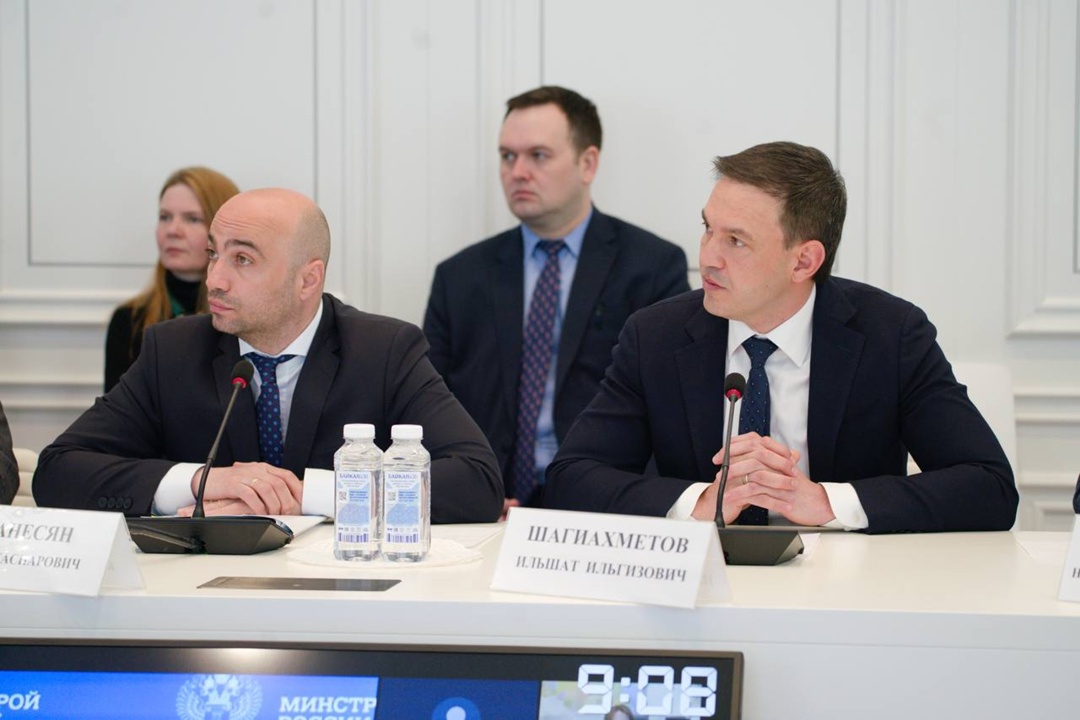 В Минстрое России прошло еженедельное оперативное совещание под председательством Министра строительства и ЖКХ РФ Ирека Файзуллина