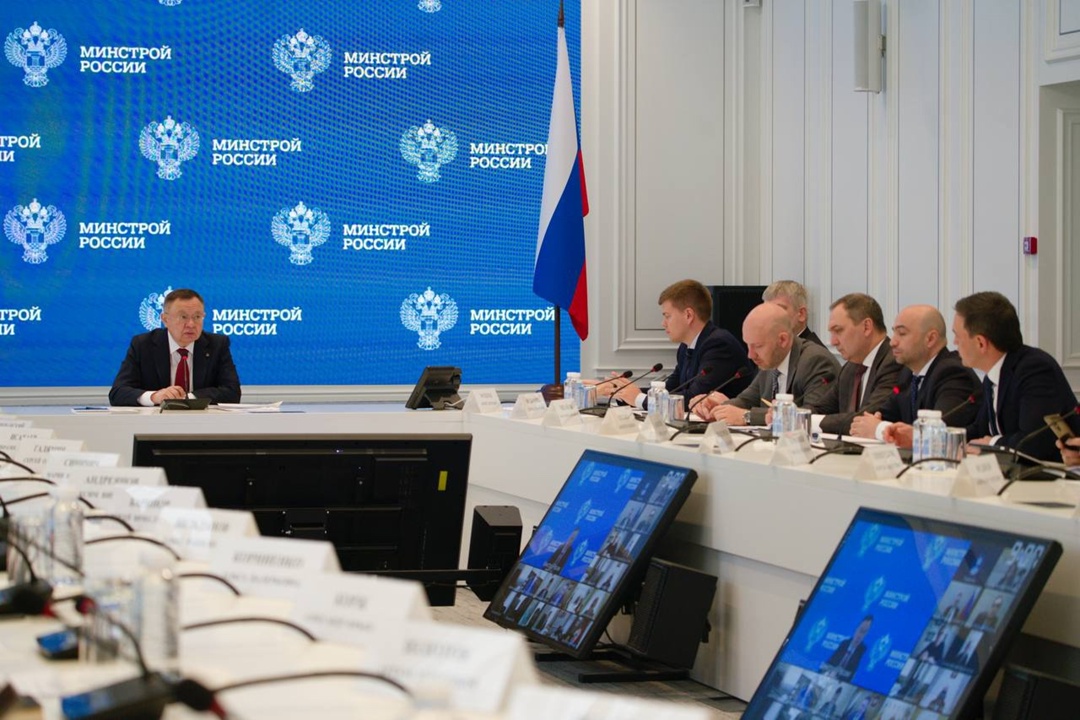 В Минстрое России прошло еженедельное оперативное совещание под председательством Министра строительства и ЖКХ РФ Ирека Файзуллина