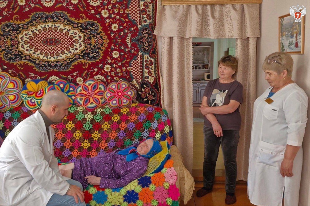 В Чувашии 93-летнюю труженицу тыла Великой Отечественной войны навестили врачи проекта «Прояви заботу — научи уходу»